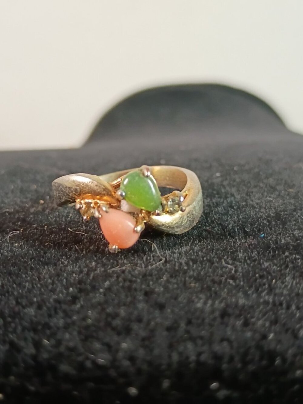 Vintage Faux Jade & Coral Beautiful Stone Silver Tone Ring